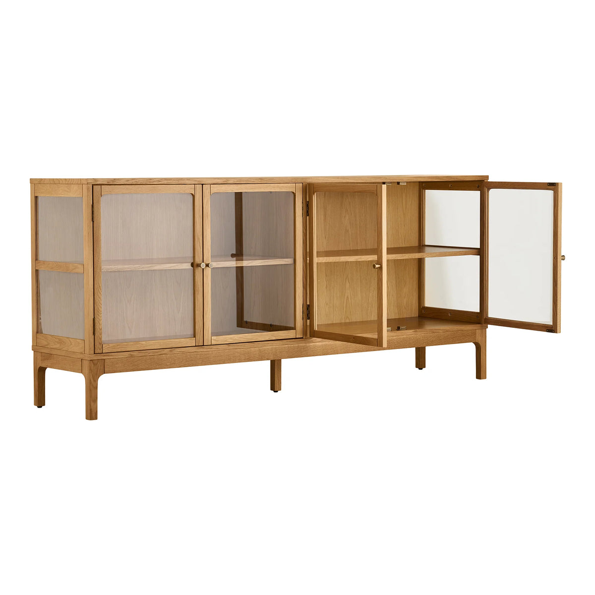 Zamora skænk set skråt forfra med de to højre glaslåger åbne og indvendig hylde synlig.