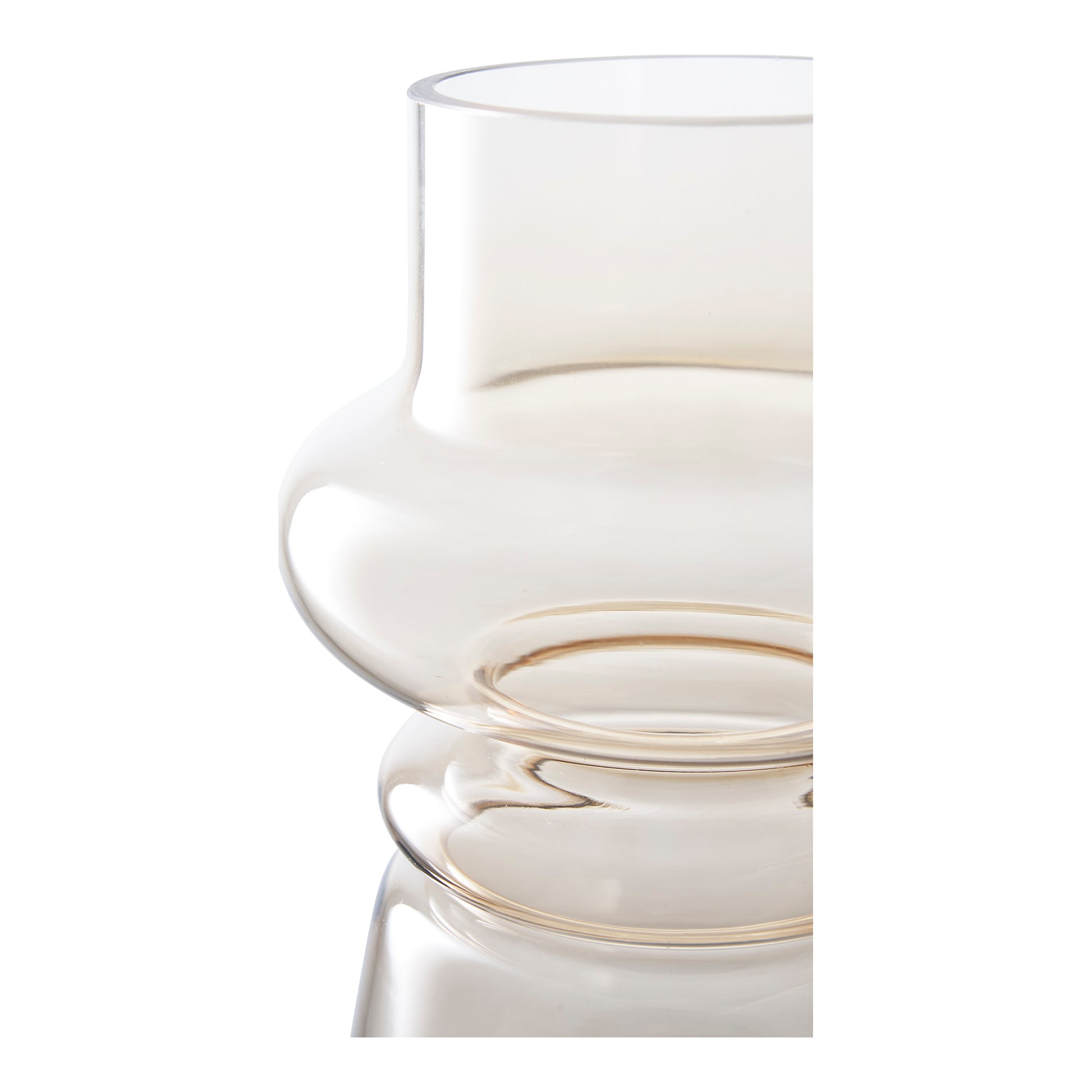 Ombra vase tæt på med sine buede detaljer