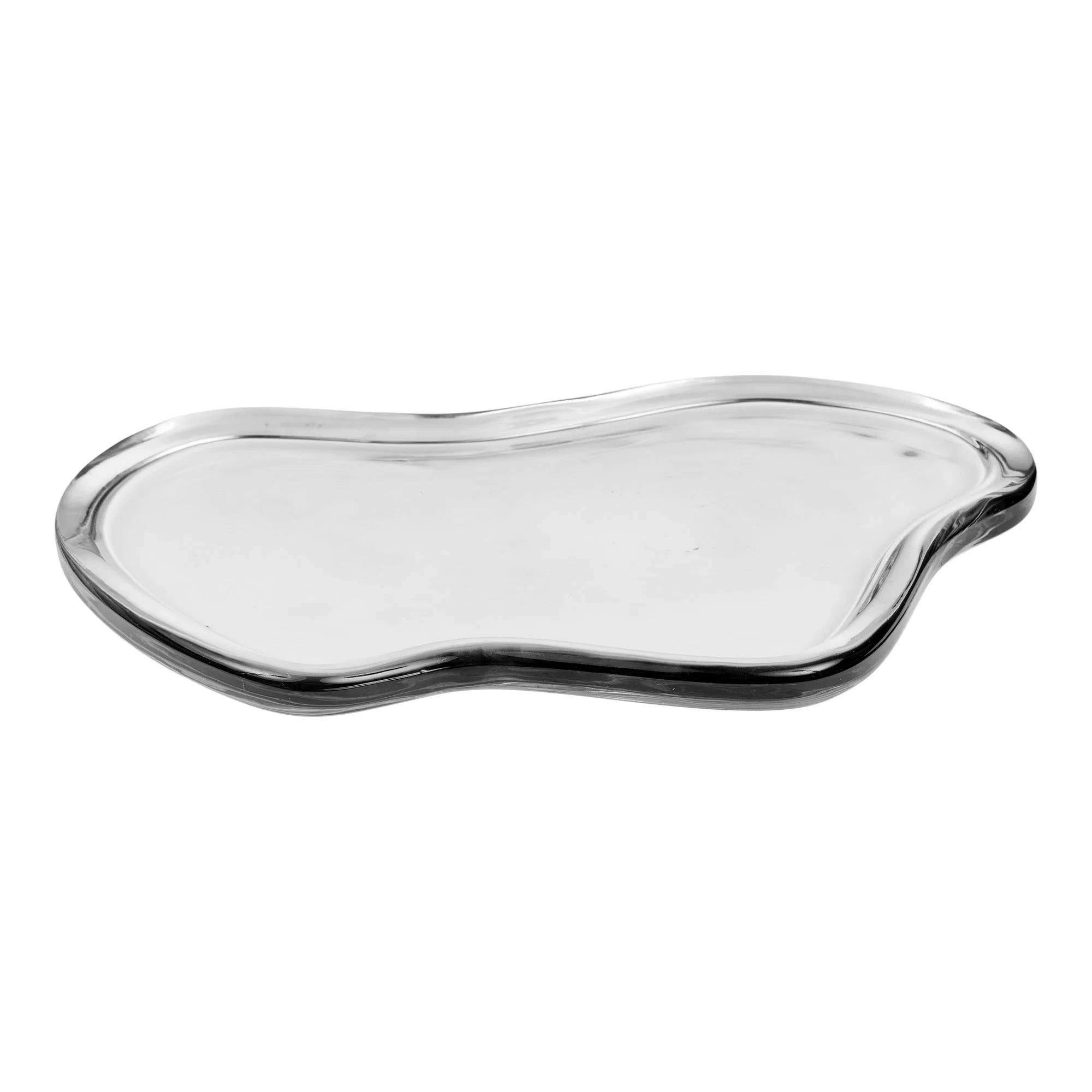 Klar glasbakke med organisk, bølget form på hvid baggrund
