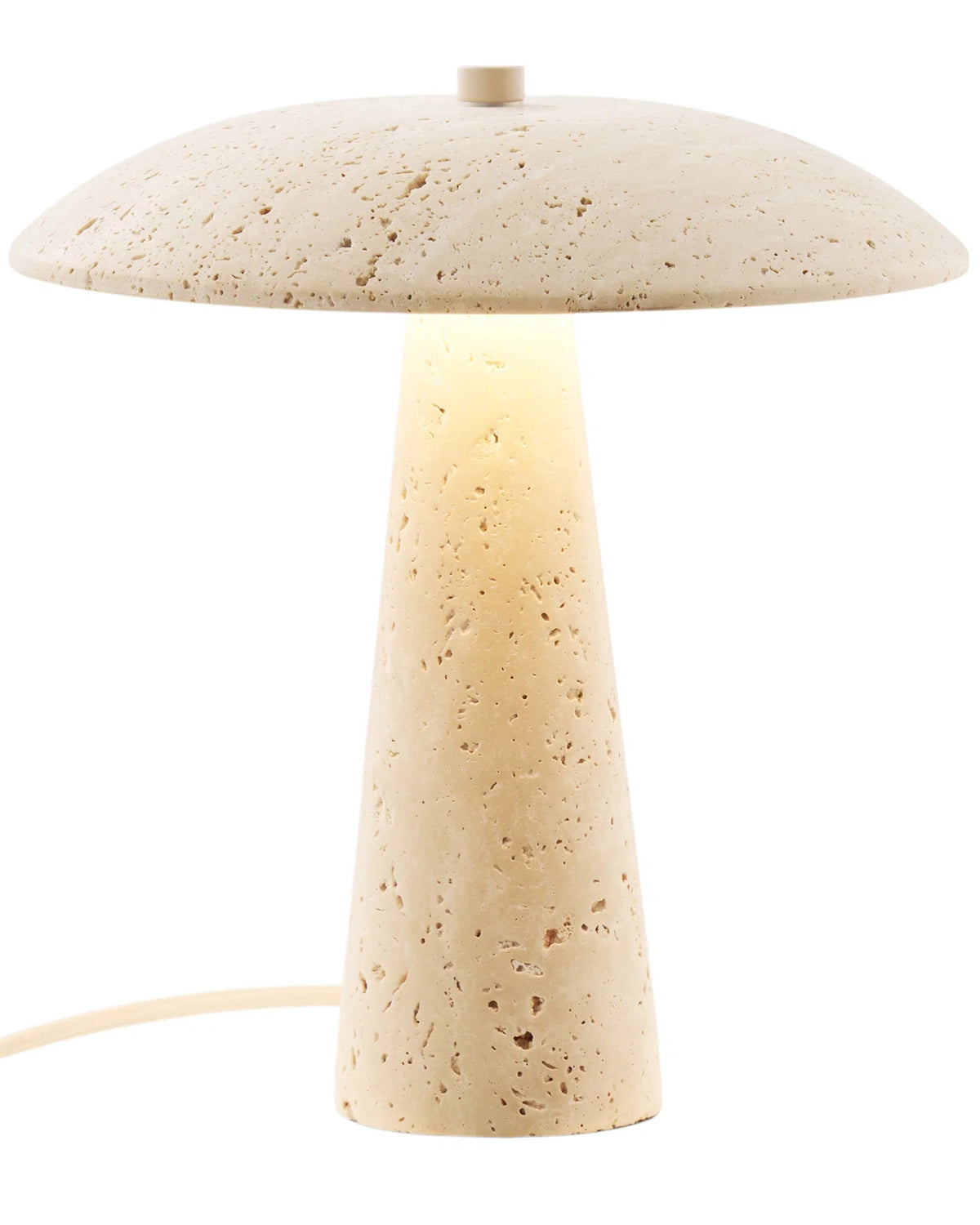 Beige bordlampe i travertin med rund skærm og konisk fod i naturlig stenstruktur.
