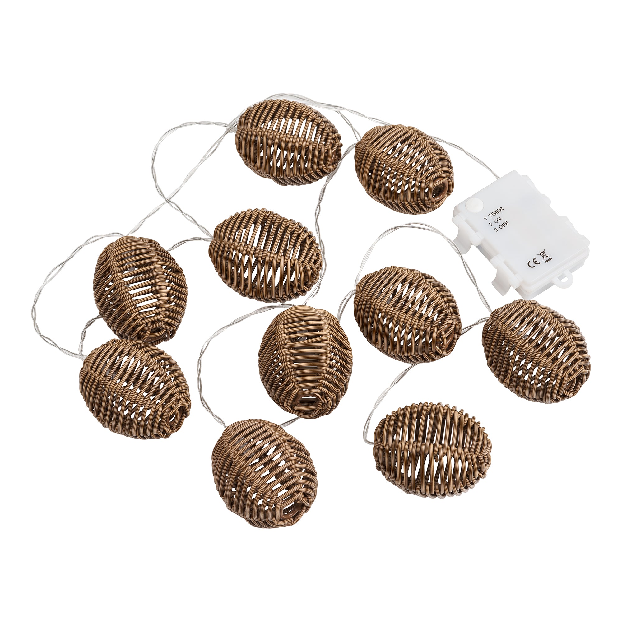 Close up af Lyskæde med rattan skærme slukket med varm belysning og batteriboks