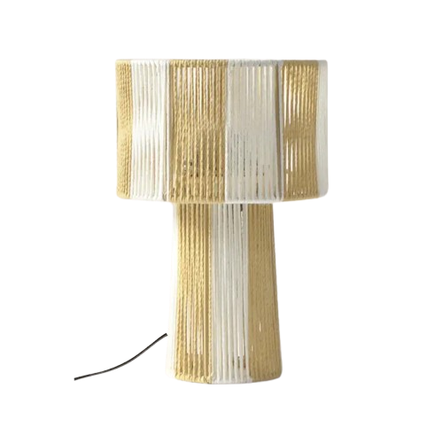 Raffia bordlampe på hvid baggrund