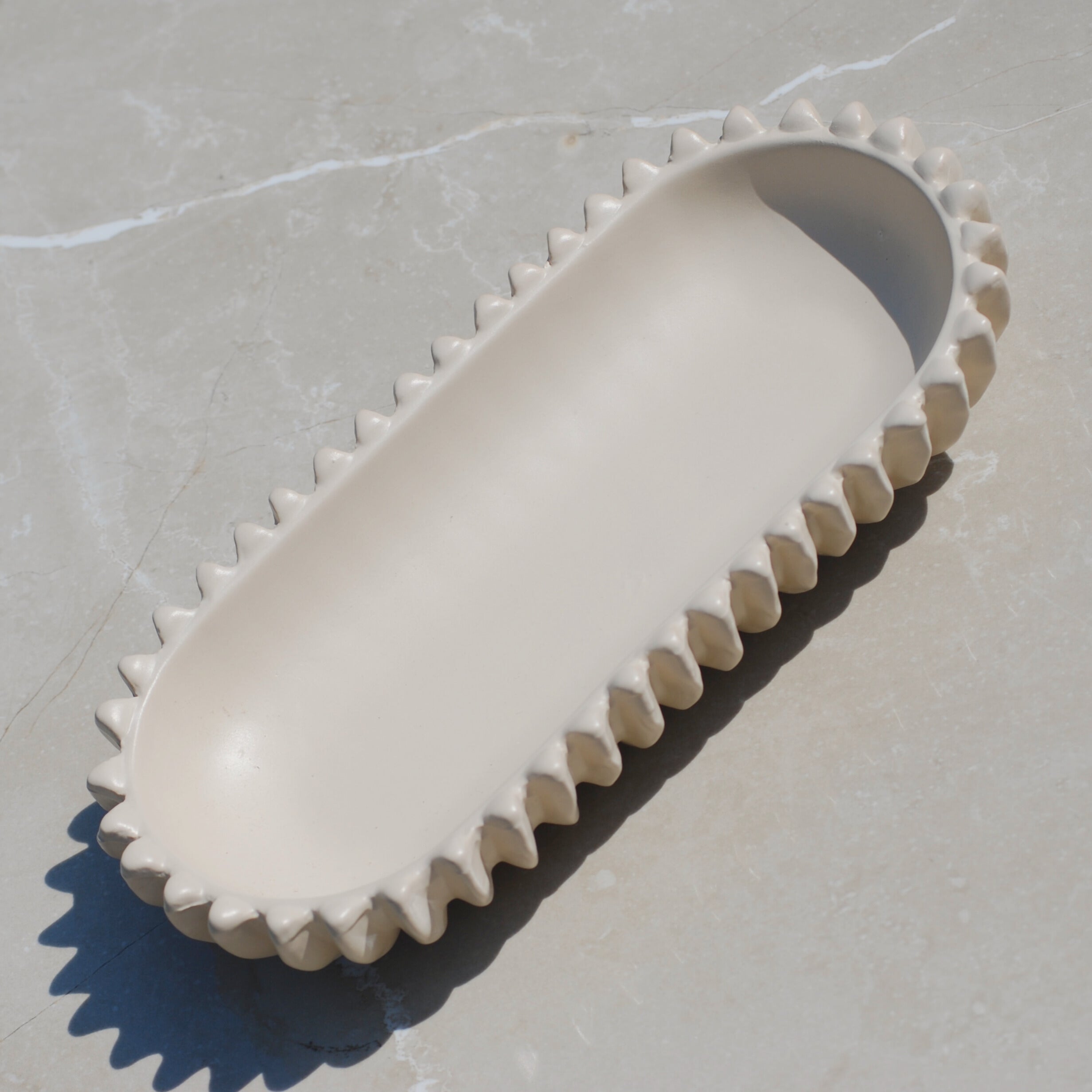 Sia – Sandfarvet fad