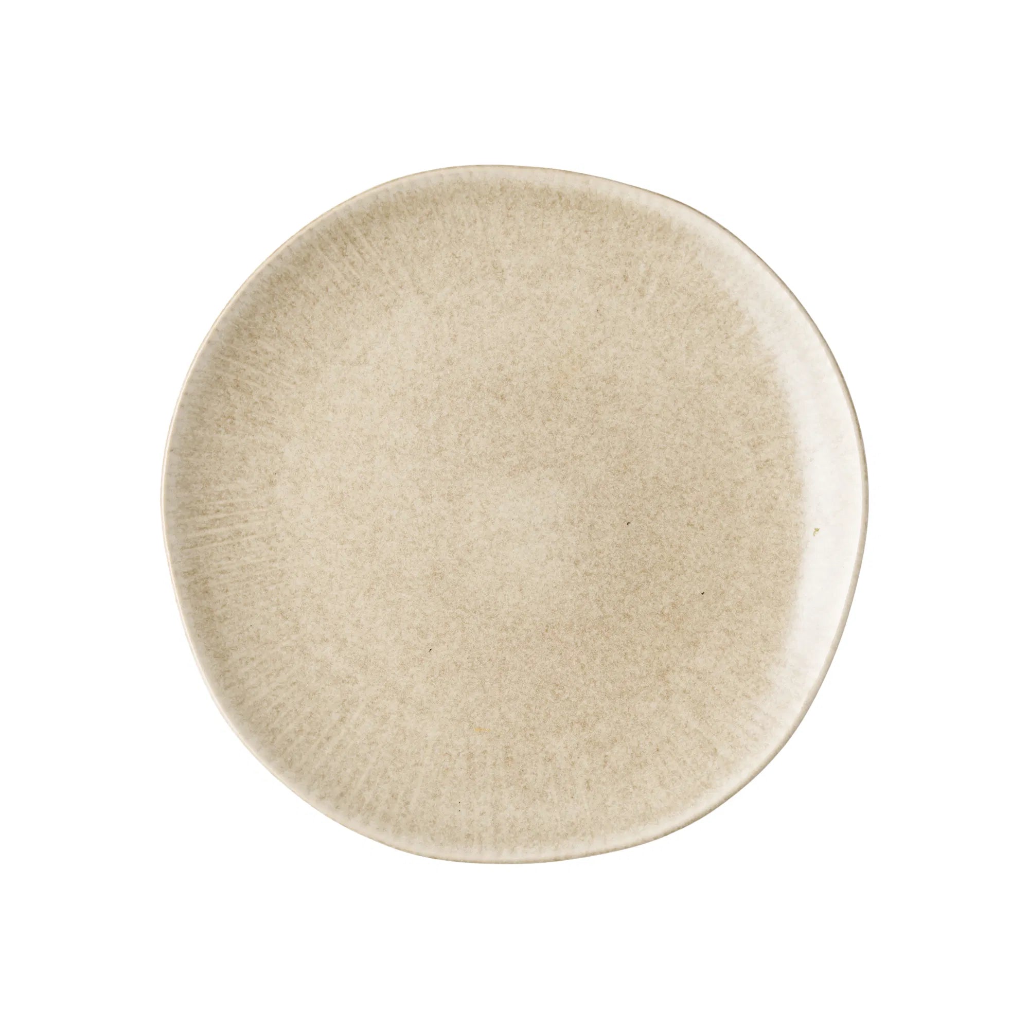 Kyst frokosttallerken i beige stentøj med rillet struktur langs kanten og reaktiv glasur, set oppefra.