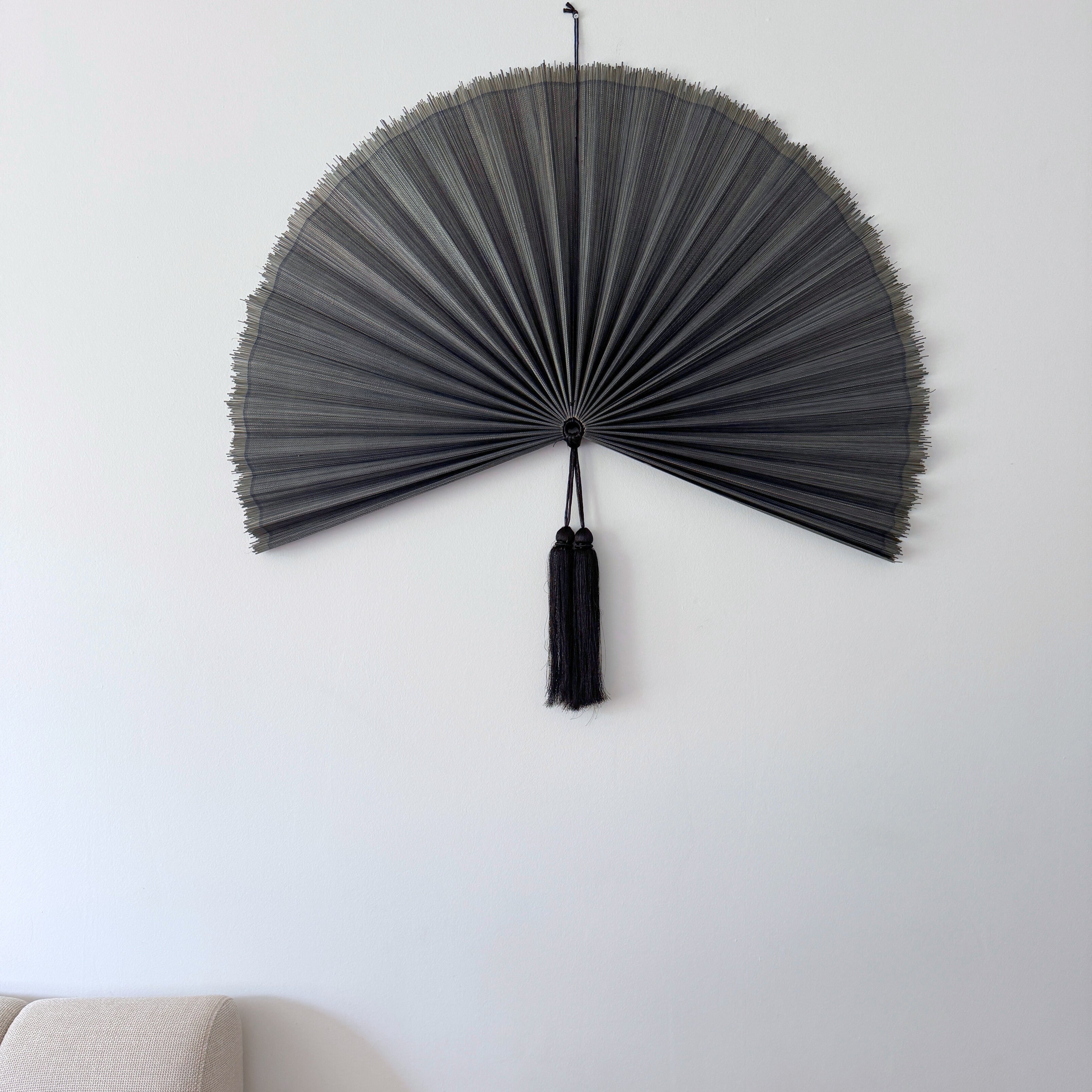 Grå bambusvifte – moderne ro og kontrast