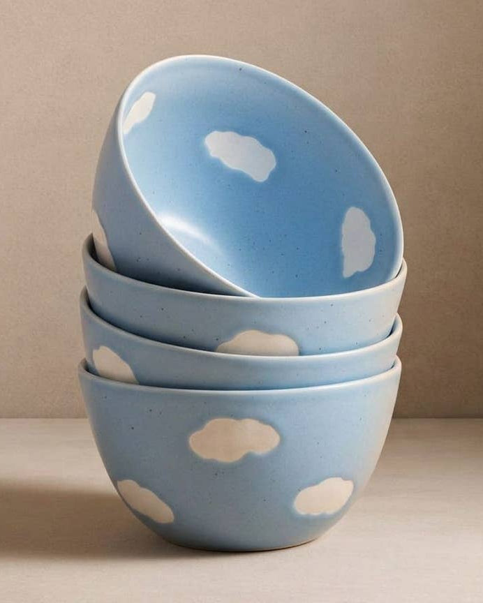 Lyseblå keramikskåle med hvide skyer fra Egg Back Home – Cloud Bowl 16 cm