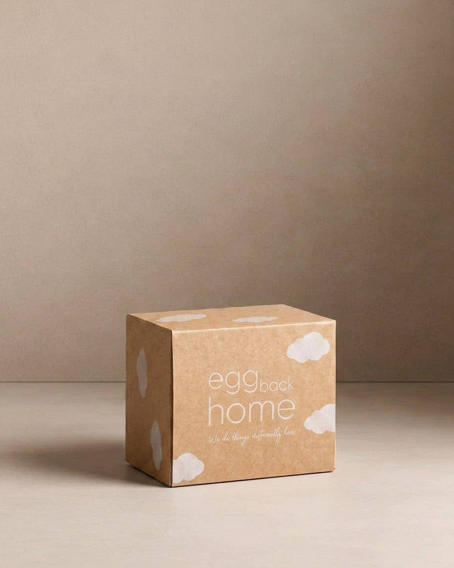 Egg Back Home Cloud Mug 500 ml i lyseblå keramik – gaveæske med hvidt skymotiv