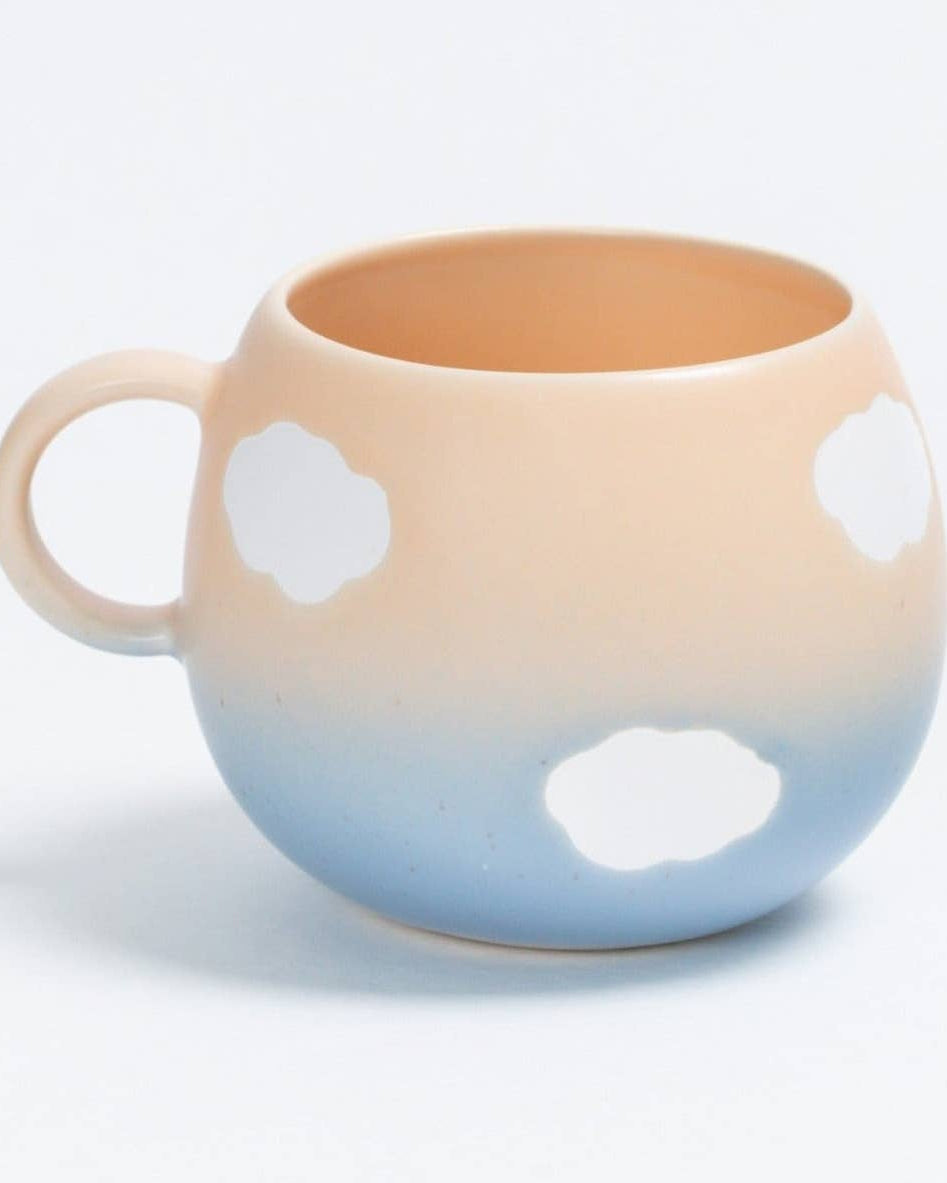 Egg Back Home Cloud Peach Sky Mug 250 ml – keramikkrus i fersken og lyseblå med skymotiv
