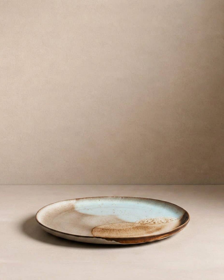 Egg Back Home Melting Ice Cream tallerken 27,5 cm – stor keramisk middagstallerken med organisk glasur i beige og lyseblå