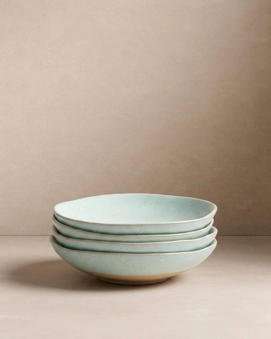 Egg Back Home Minted Stoneware pastatallerkener 23,5 cm – stablede mintgrønne keramiktallerkener med organisk form