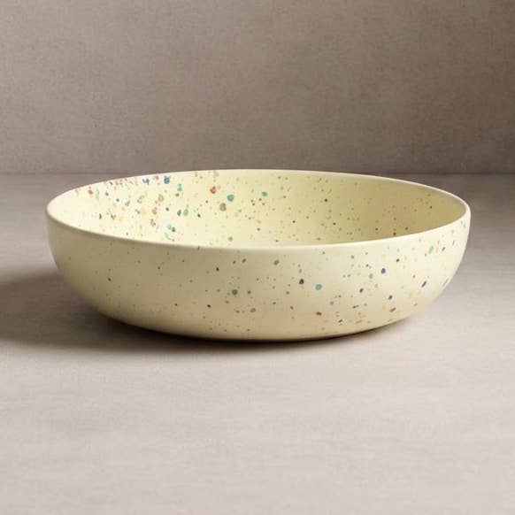 New Party håndlavet lav pastatallerken med blåt konfettimønster fra Egg Back Home 21cm