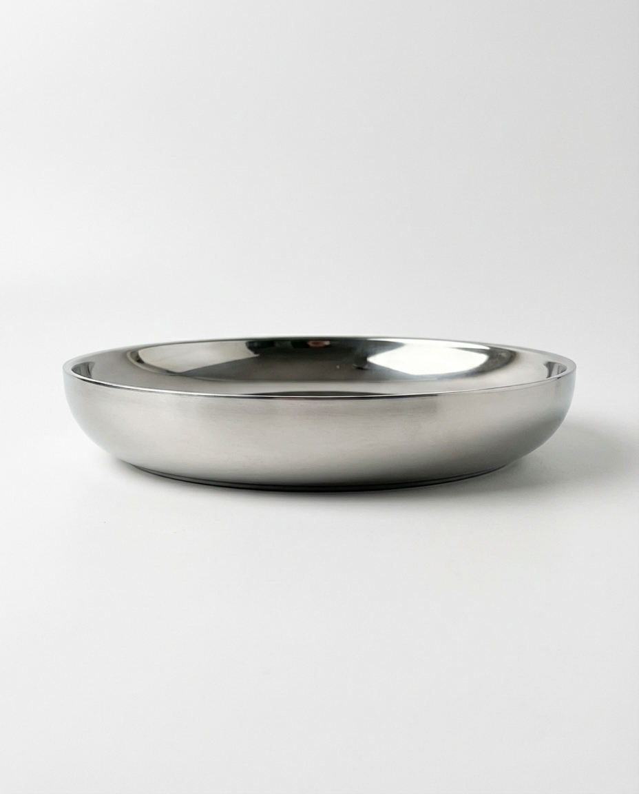 Enkelt dobbeltvægget ståltallerken set fra siden – viser den isolerende dobbeltvæggede konstruktion i poleret rustfrit 304 stål fra Nilsson Living